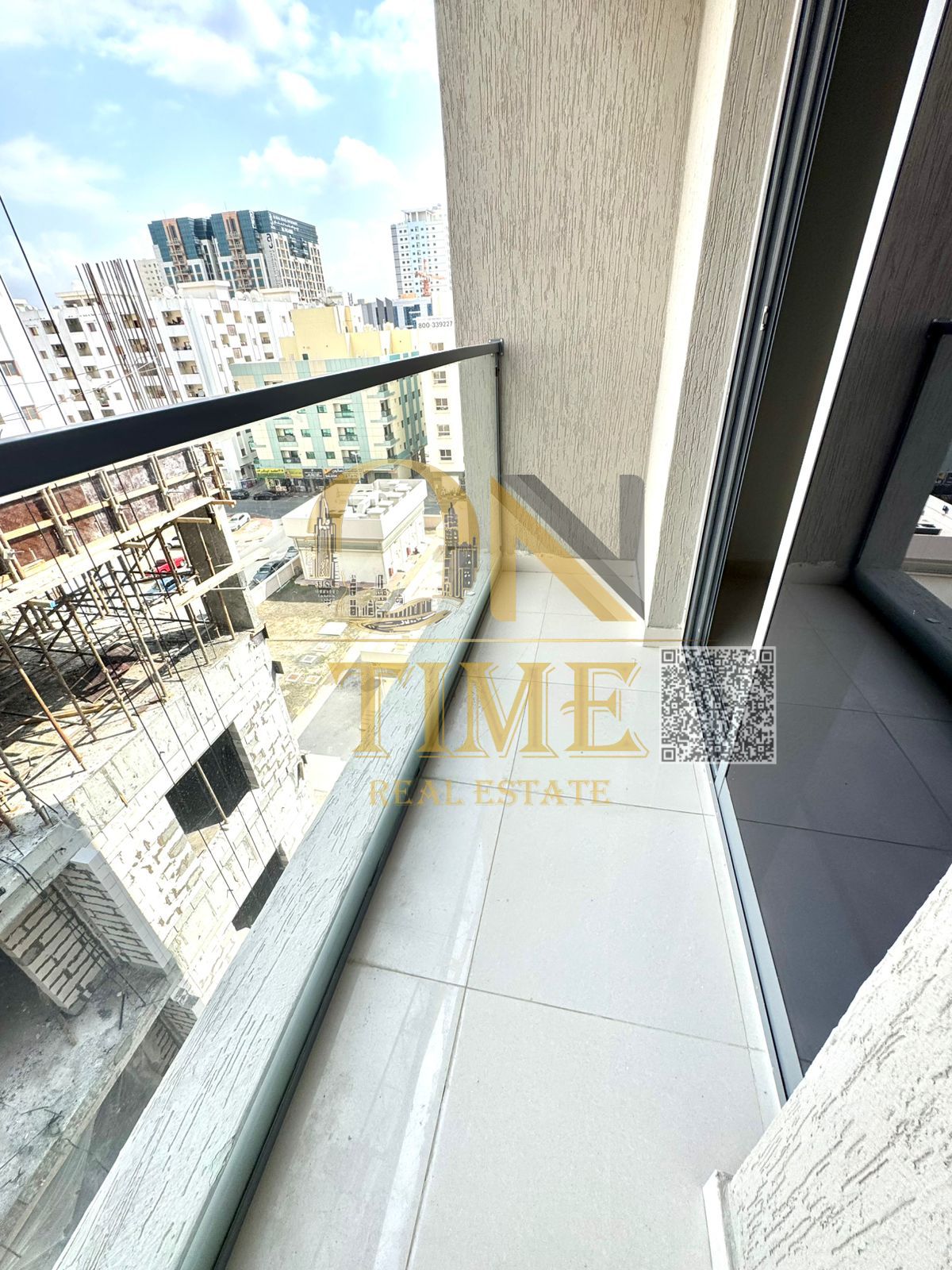 Spacious first-tenant apartment in a family building with built-in wardrobes, offering comfort, privacy, and an ideal living environment for families