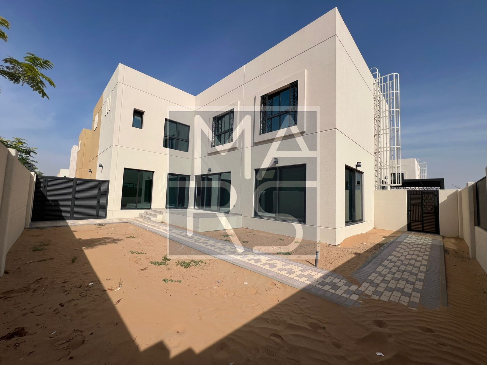 Spacious 5-Bedroom Corner Unit with Private L Shape Garden