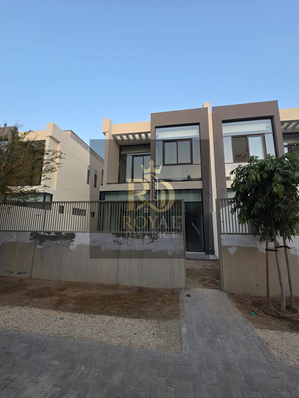 SUPER PRIME LOCATION IN CAMELLIA | 2 MIN FROM ALZAHIA MALL | INFRONT OF THE AIR-CONDITIONED BRIDGE | 4-BR VILLA | BRAND NEW