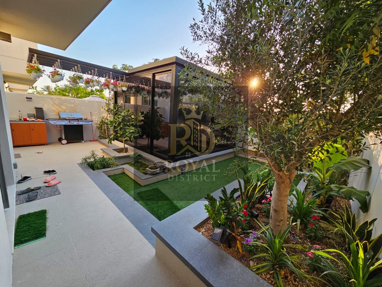 HOT DEAL | UPGRADED 3-BR CORNER TOWNHOUSE | SINLGE ROW