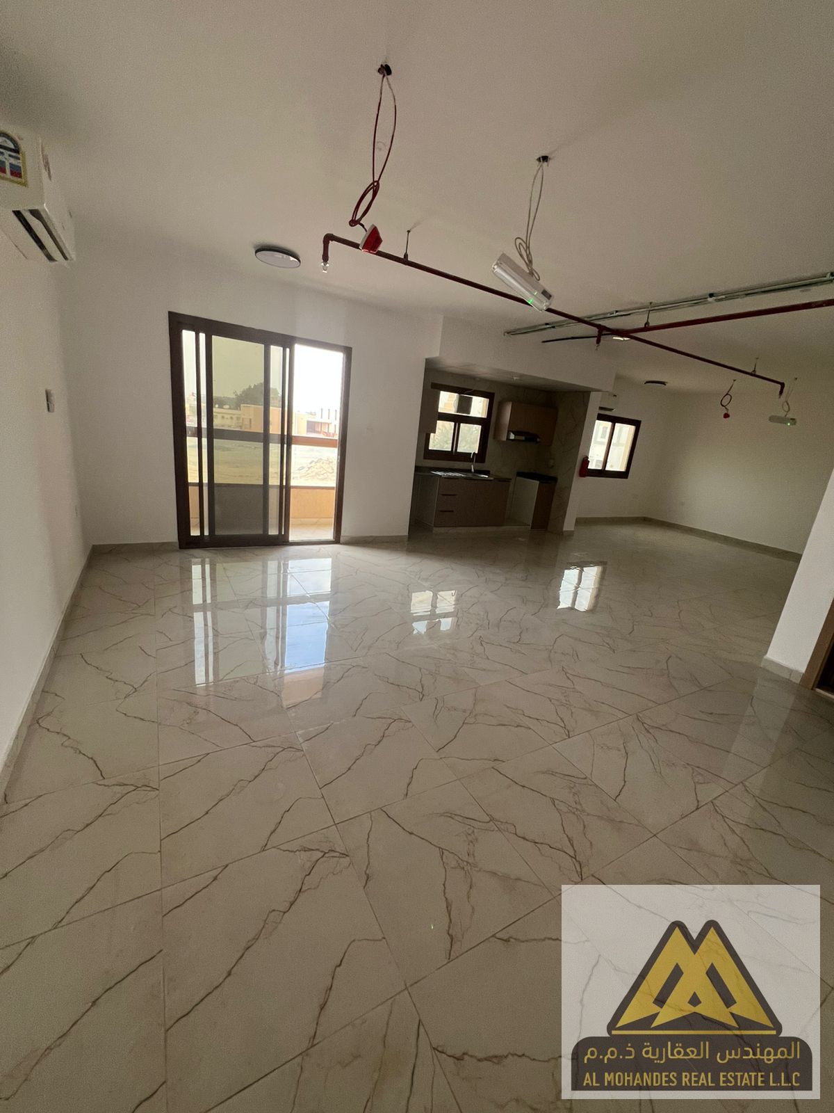 Suitable for all activities. Large space: 1200 square feet. Prime location close to services.
