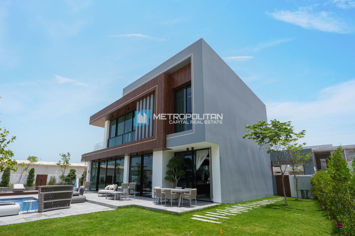 Single Row 6BR+M | Private Pool | Landscape Garden