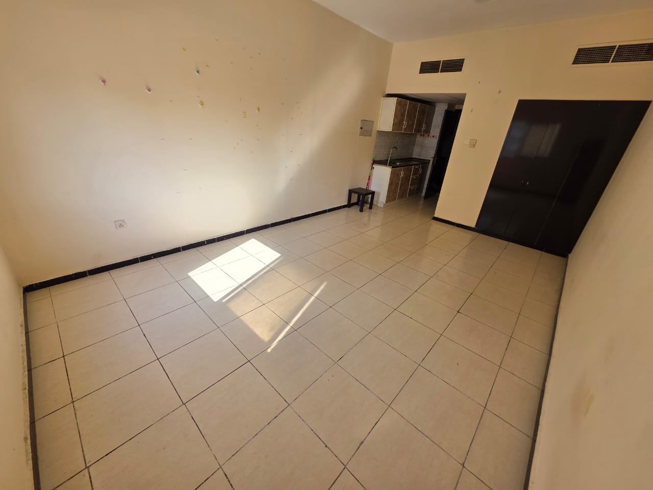 Spacious Studio Al Rashidiya