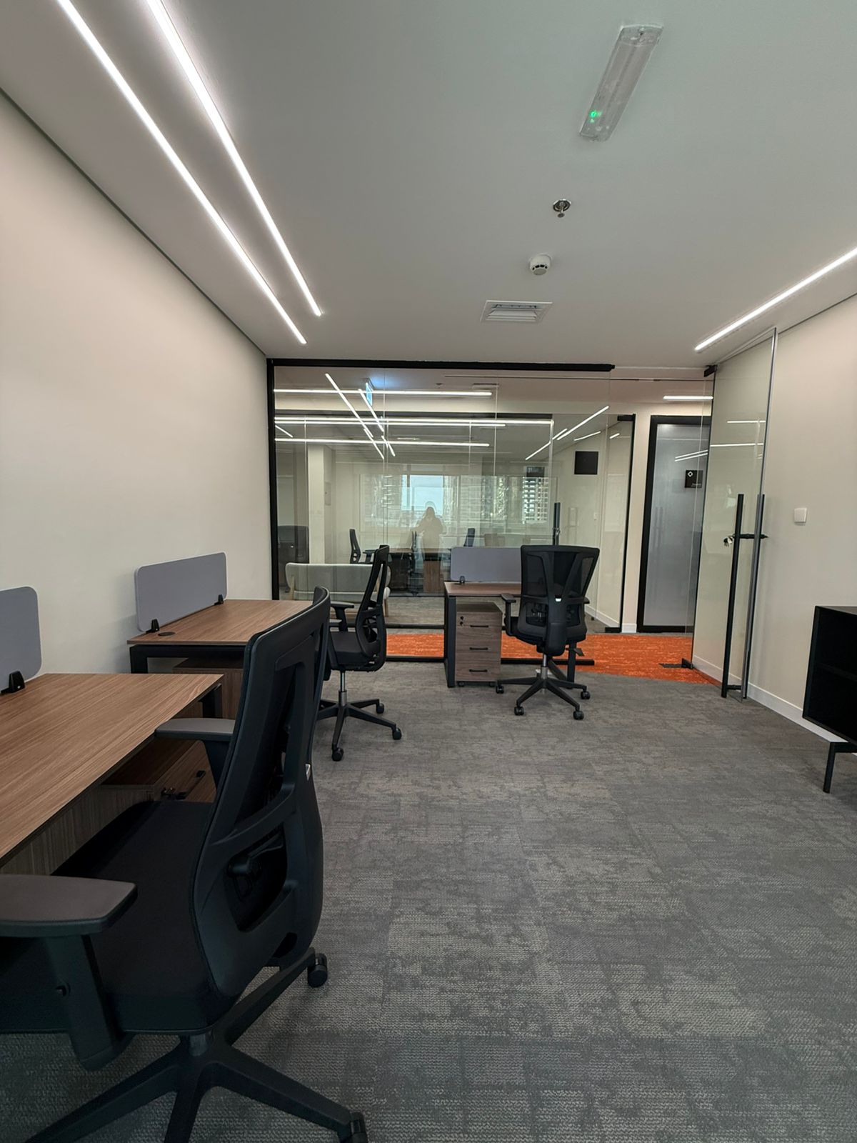 Amazing Lake View l Fully Furnished Office Space