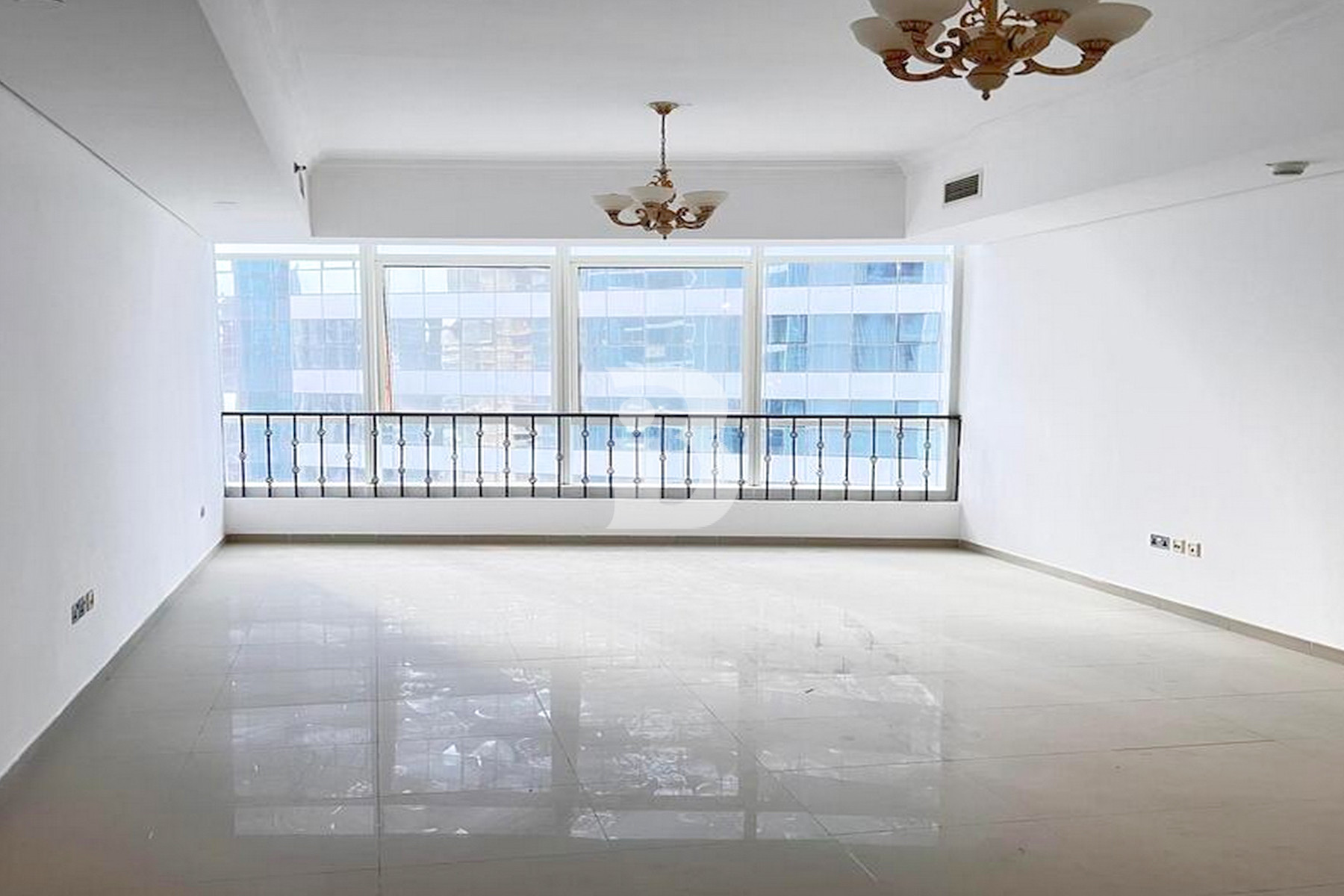 Vacant Spacious | Prime Corner Unit | Sea View