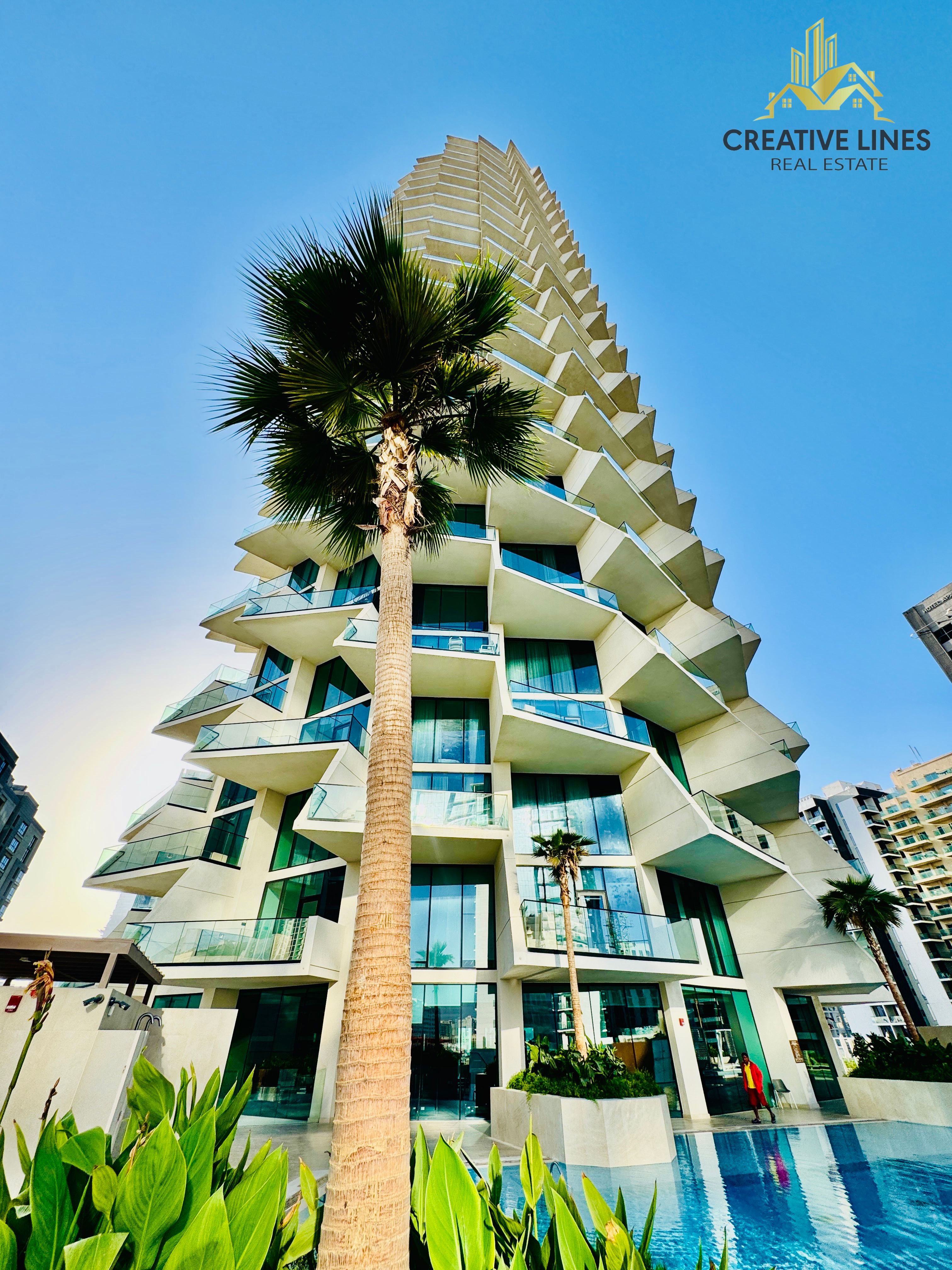 High Floor// private Pool// fitted kitchen Ready To move