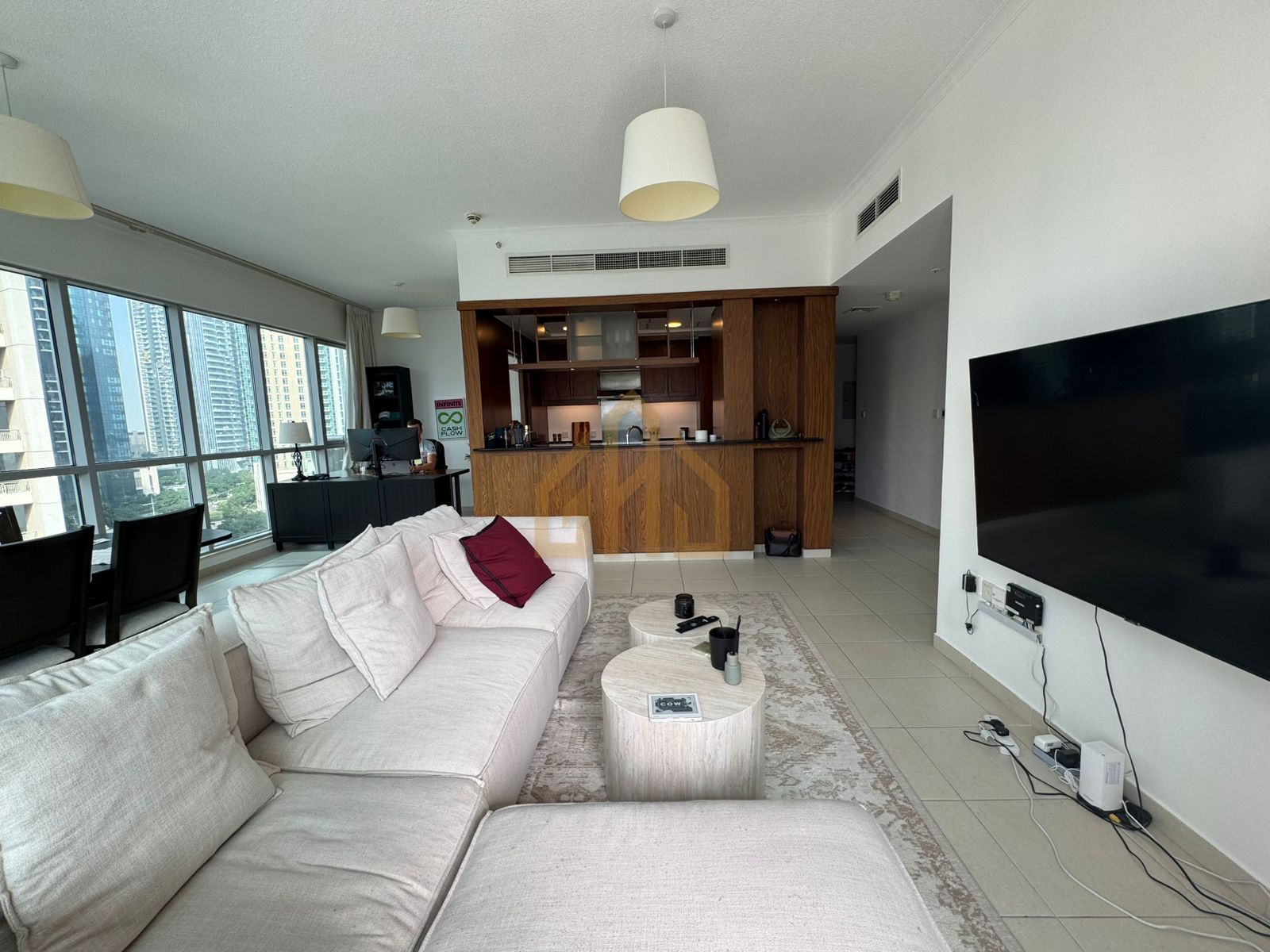 SPACIOUS UNIT| PRIME LOCATION| WITH BALCONY