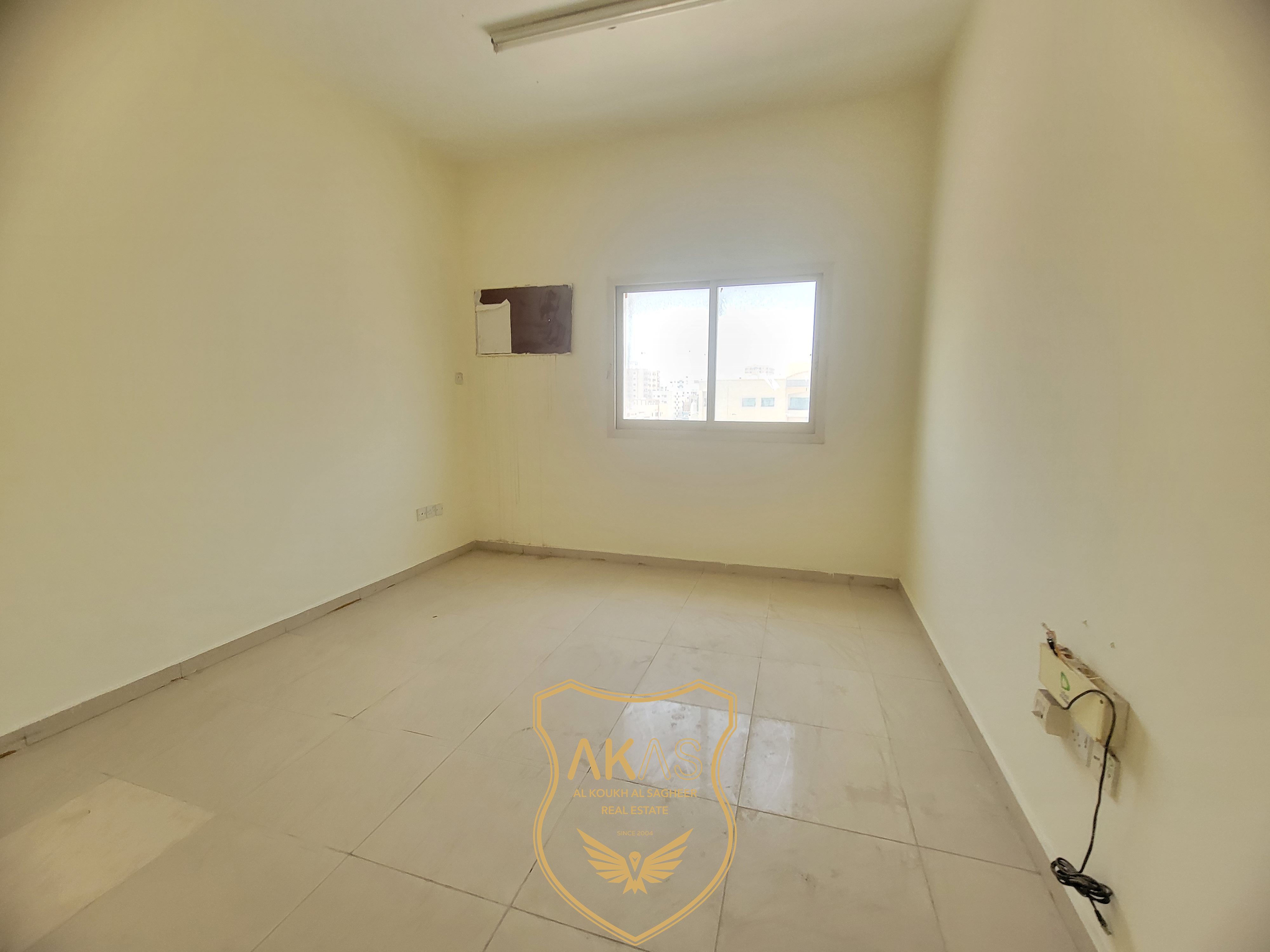 Spacious 1bhk with balcony with central gas open view close to rolla mall only 24k