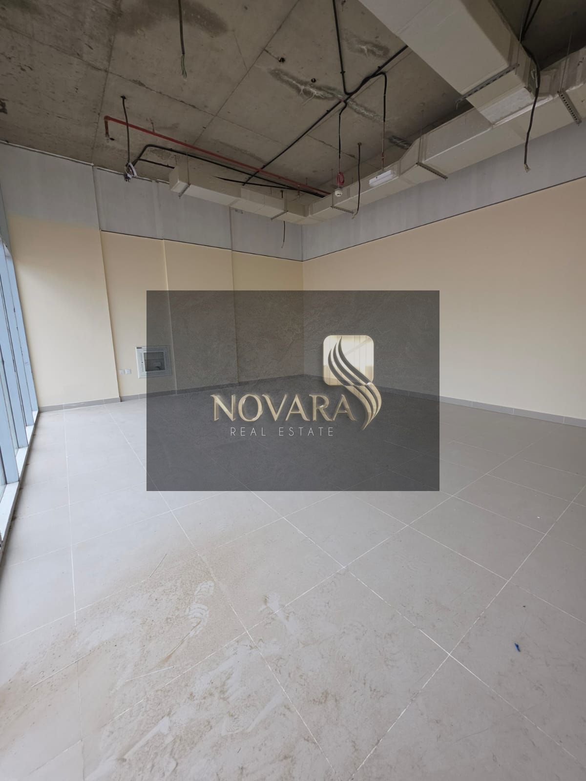 For Annual Rent – 500 Sq. Ft. Commercial Shop on Main Street with Free Parking – Umm Al Quwain – AED 31,000