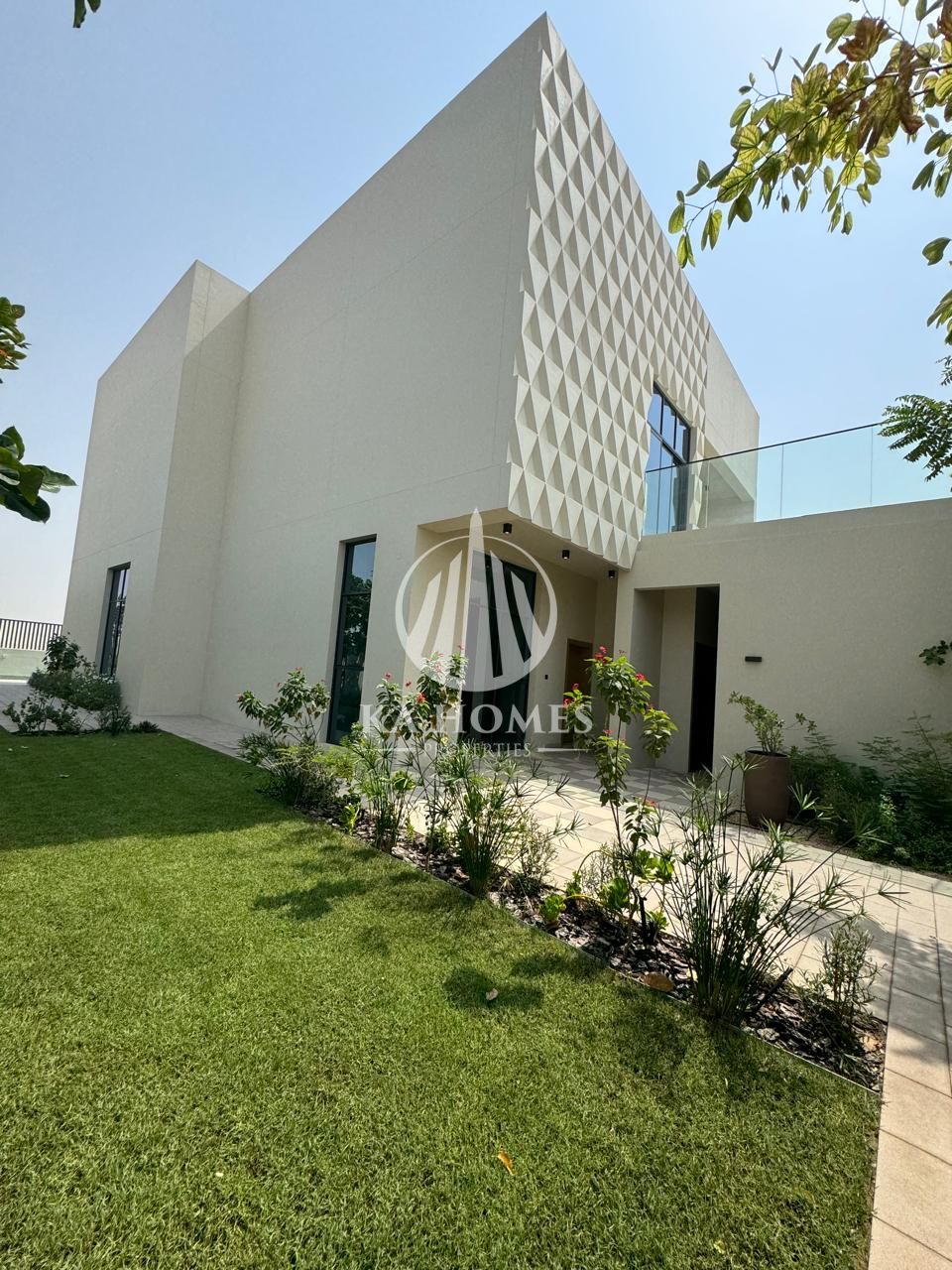 Crystal Lagoon View Villa | Private Pool & Elevator | Smart Home | Spacious Layout | Only 5% Down