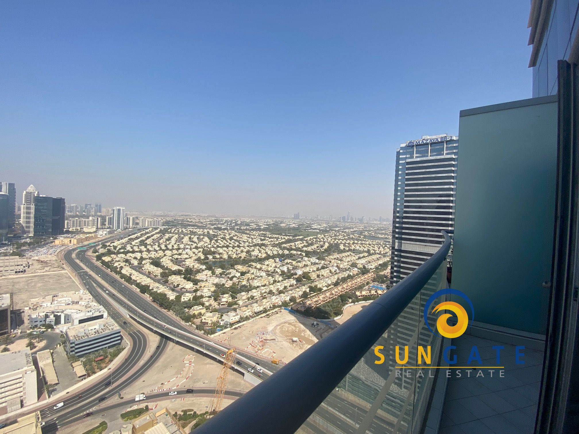 higher floor , nearby metro , vacant in March