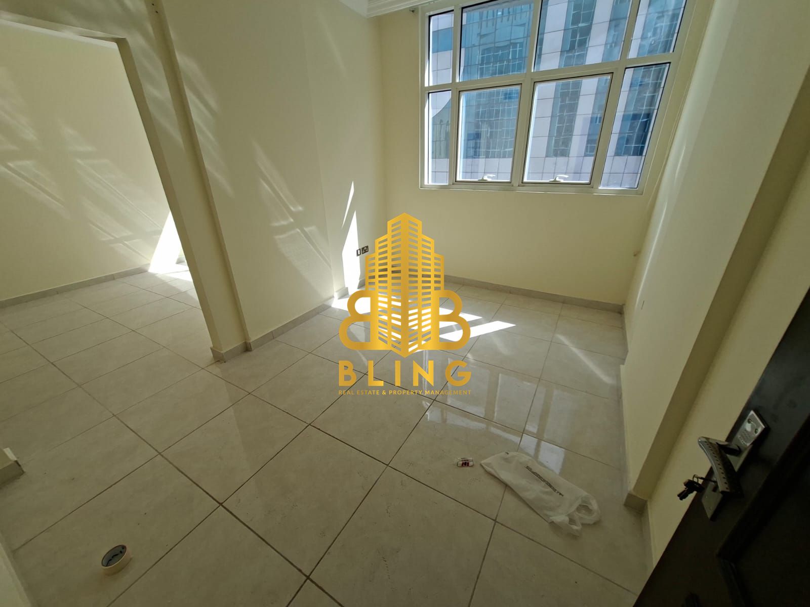 STAFF ACCOMMODATION!! 3 Bedroom With Balcony & Built-In Cupboards