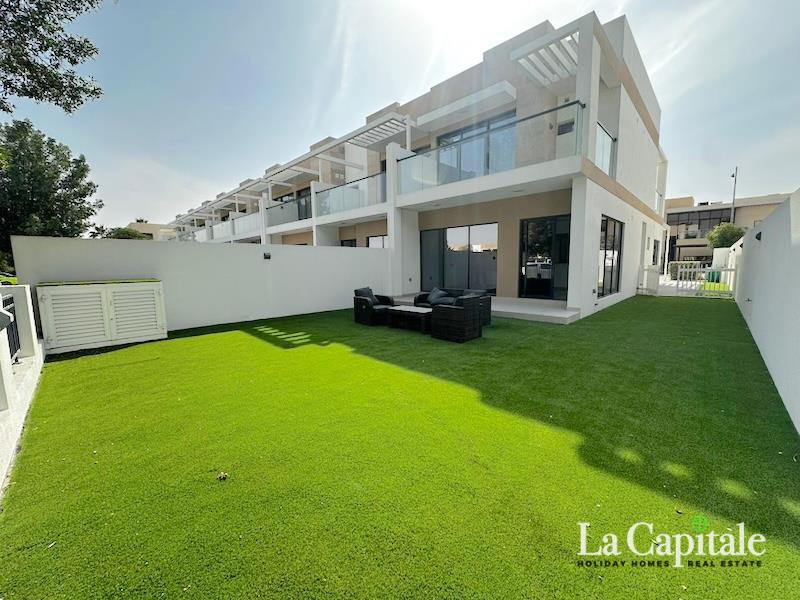 Ready to Move | Corner Unit | Large Plot