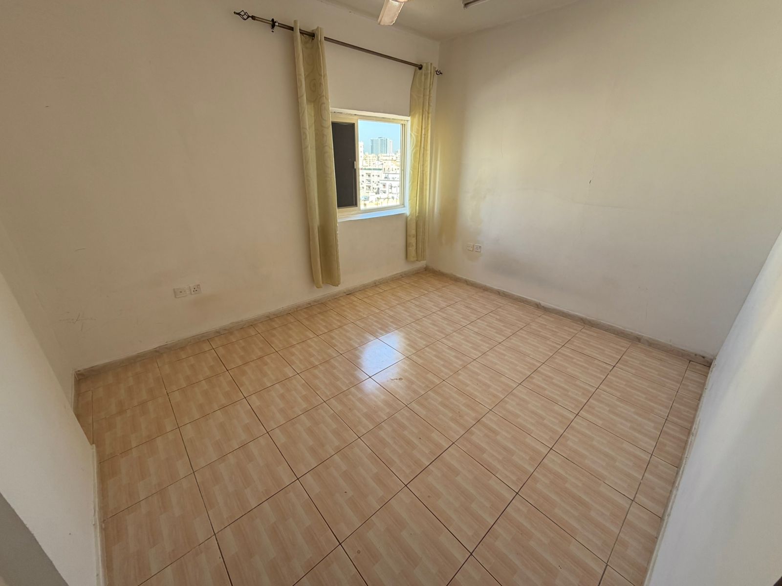 The most beautiful apartments at the lowest prices: a one-bedroom apartment with a living room, central air conditioning, second row on Ajman Corniche