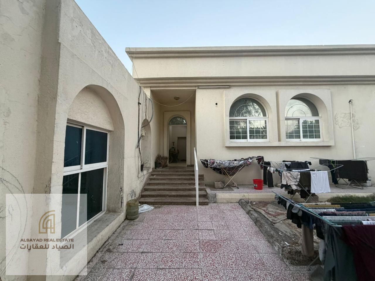 For sale: Villa on a prime corner in Al-Mughaydir, 6 bedrooms, living room, majlis, and 2 annexes