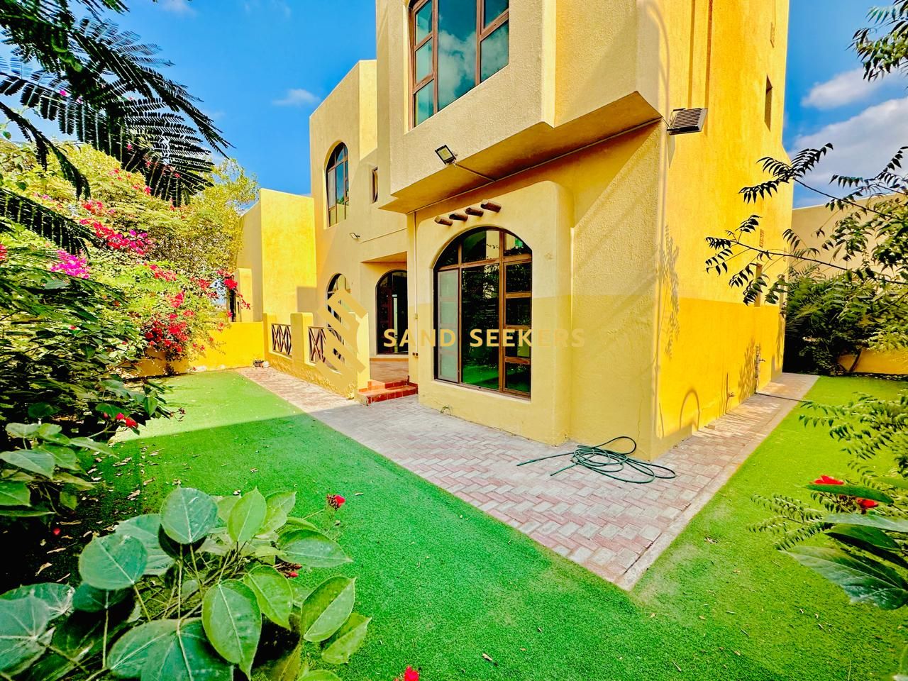 Stunning 4BR Villa | Vacant & Ready | Book View