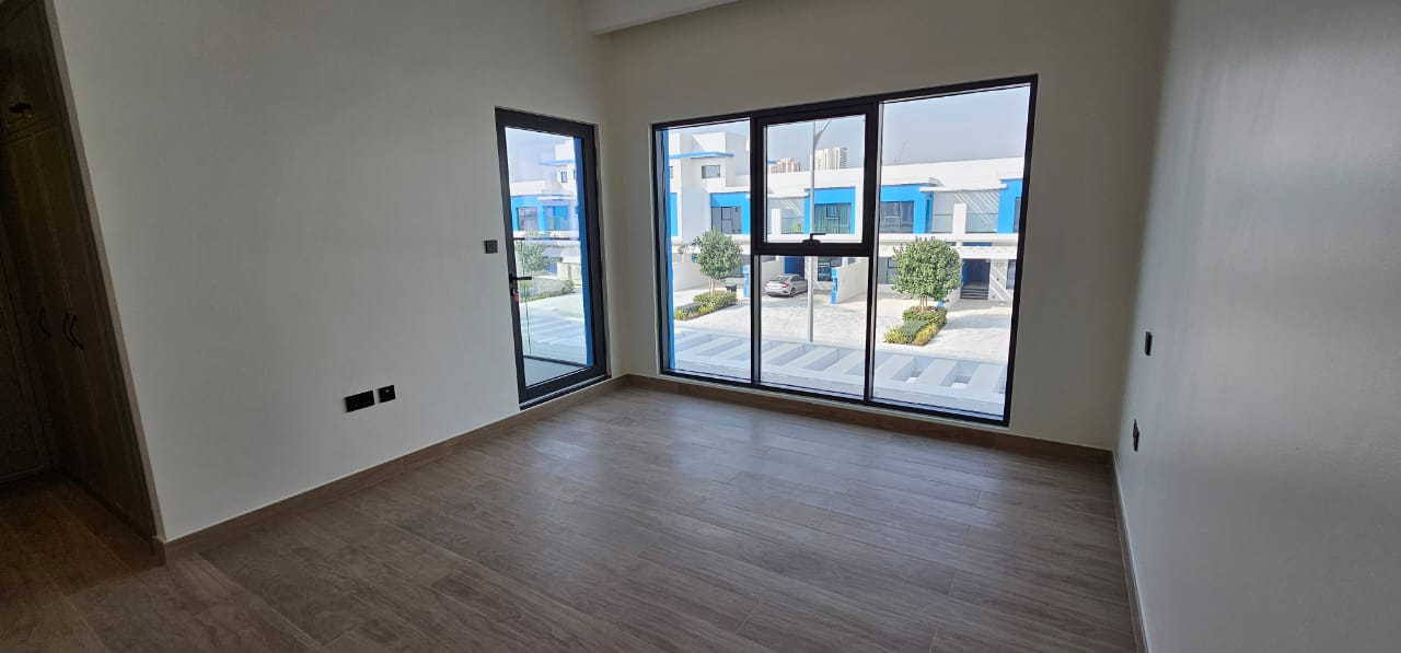 BRAND NEW | NEAR TO LAKE AND PARK | VACANT