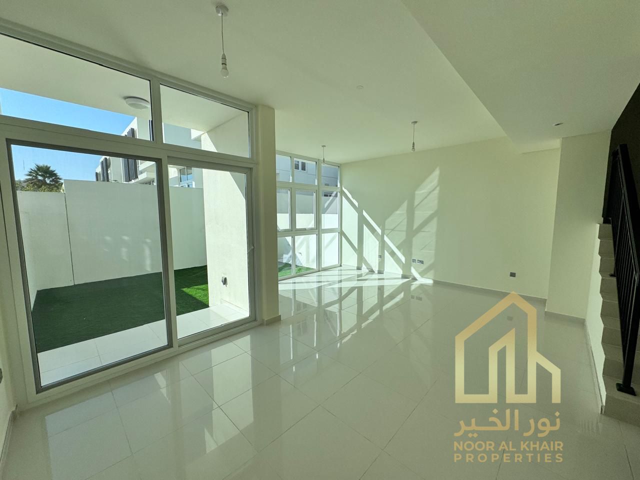 Best Deal | Middle Unit R2M14 | Closed Kitchen