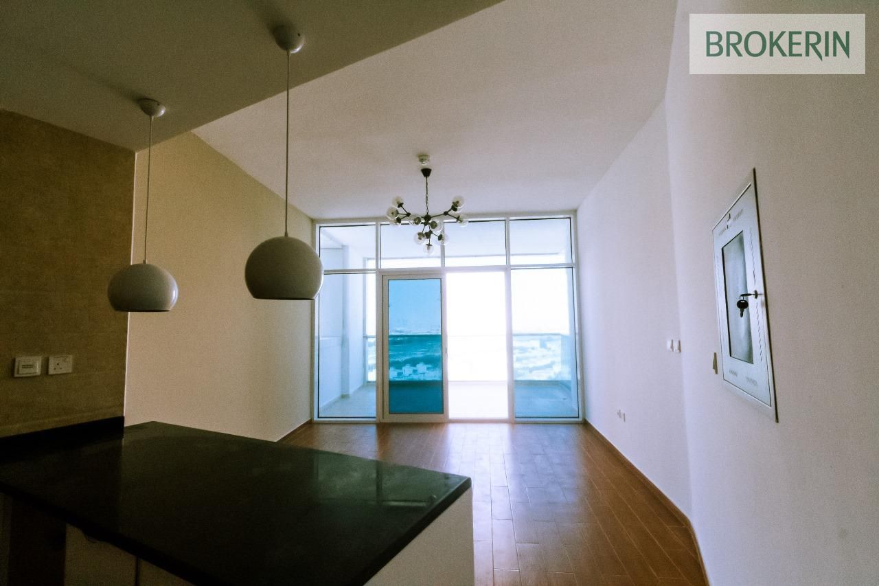 HOT DEAL OFFER! Smart Studio with Open Living Area