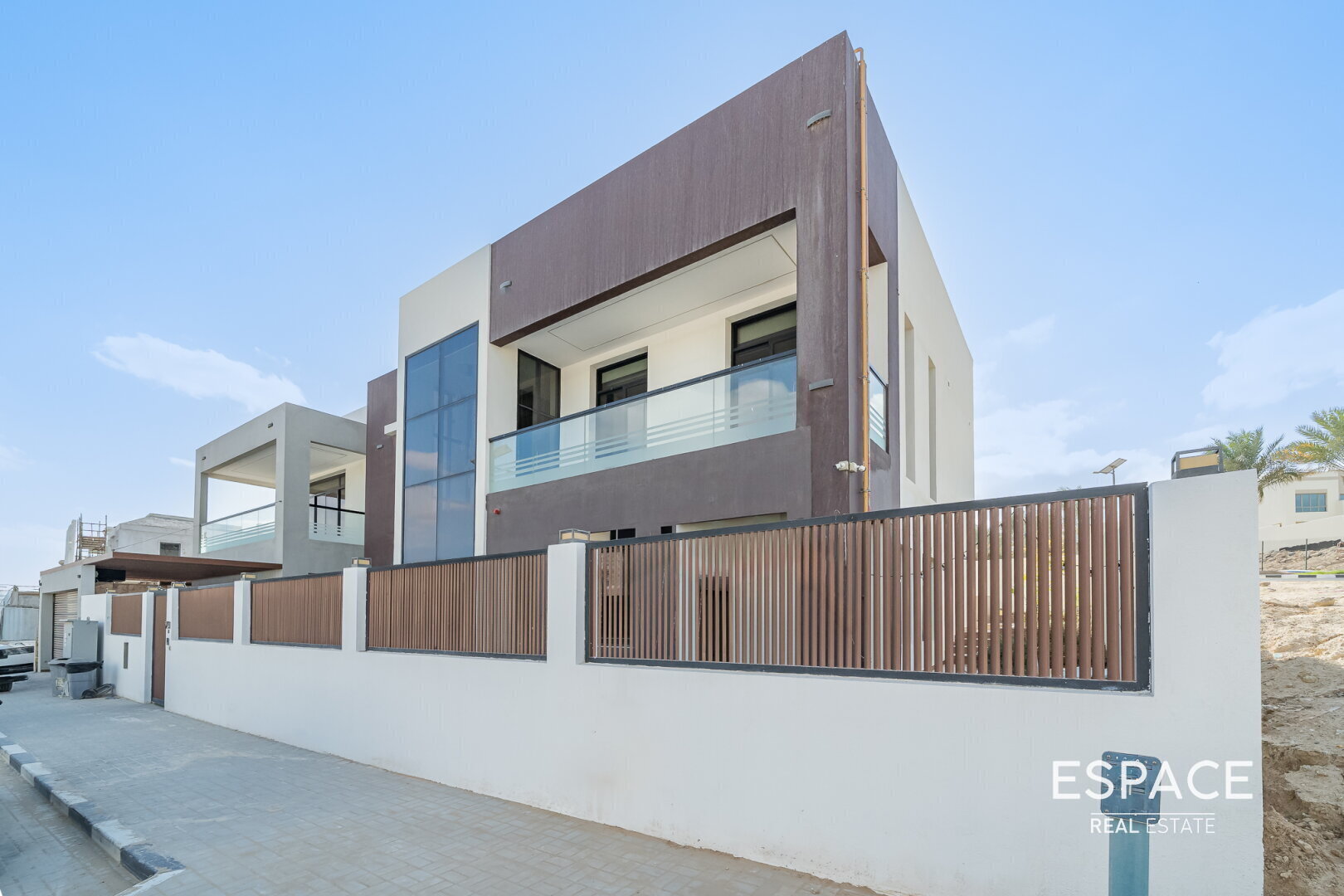 Luxurious | Open Kitchen | Modern