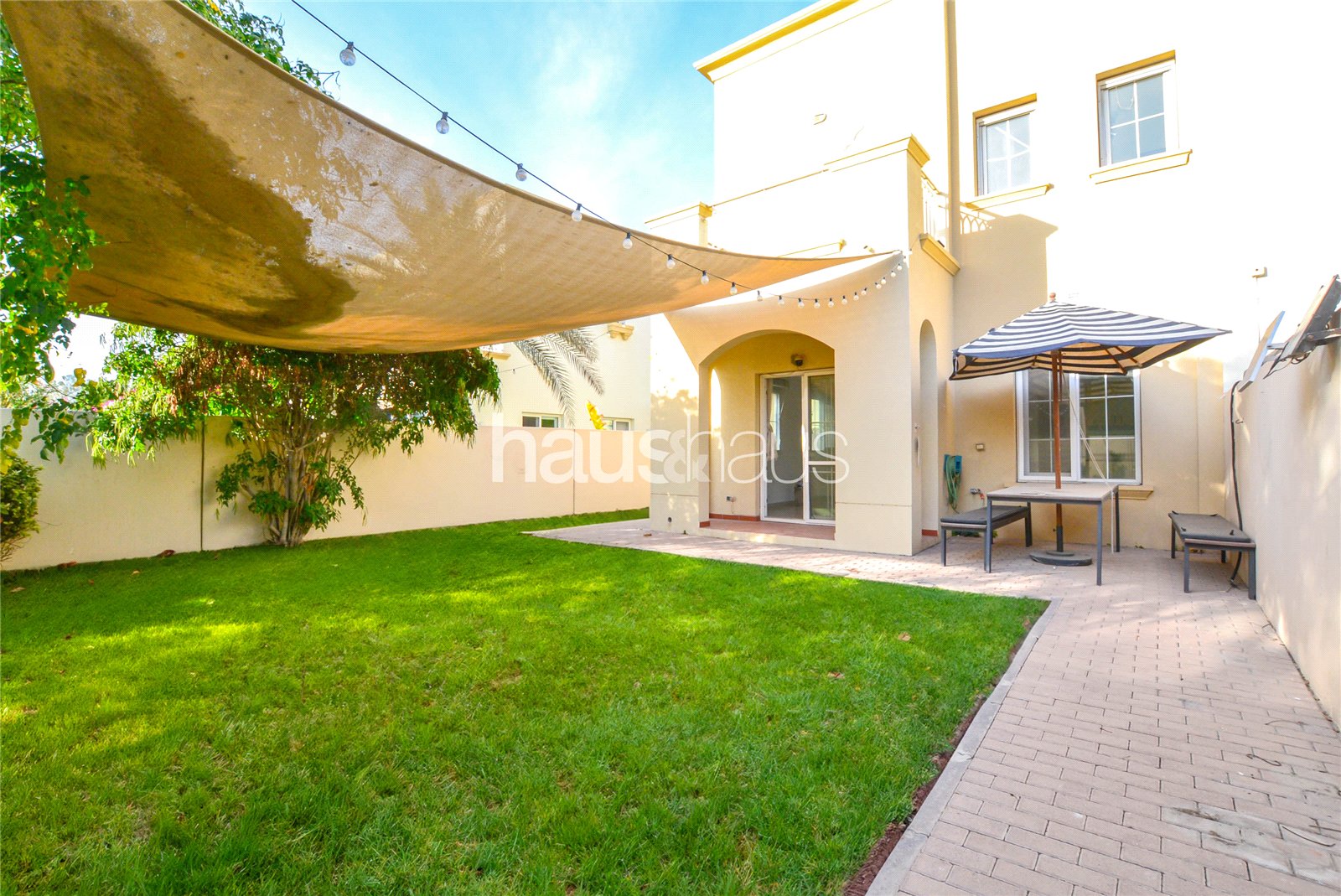 Spacious 2 Bedroom| Upgraded | 4E