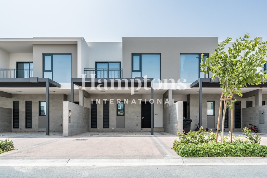 Move in March | Cozy Back To Back Townhouse