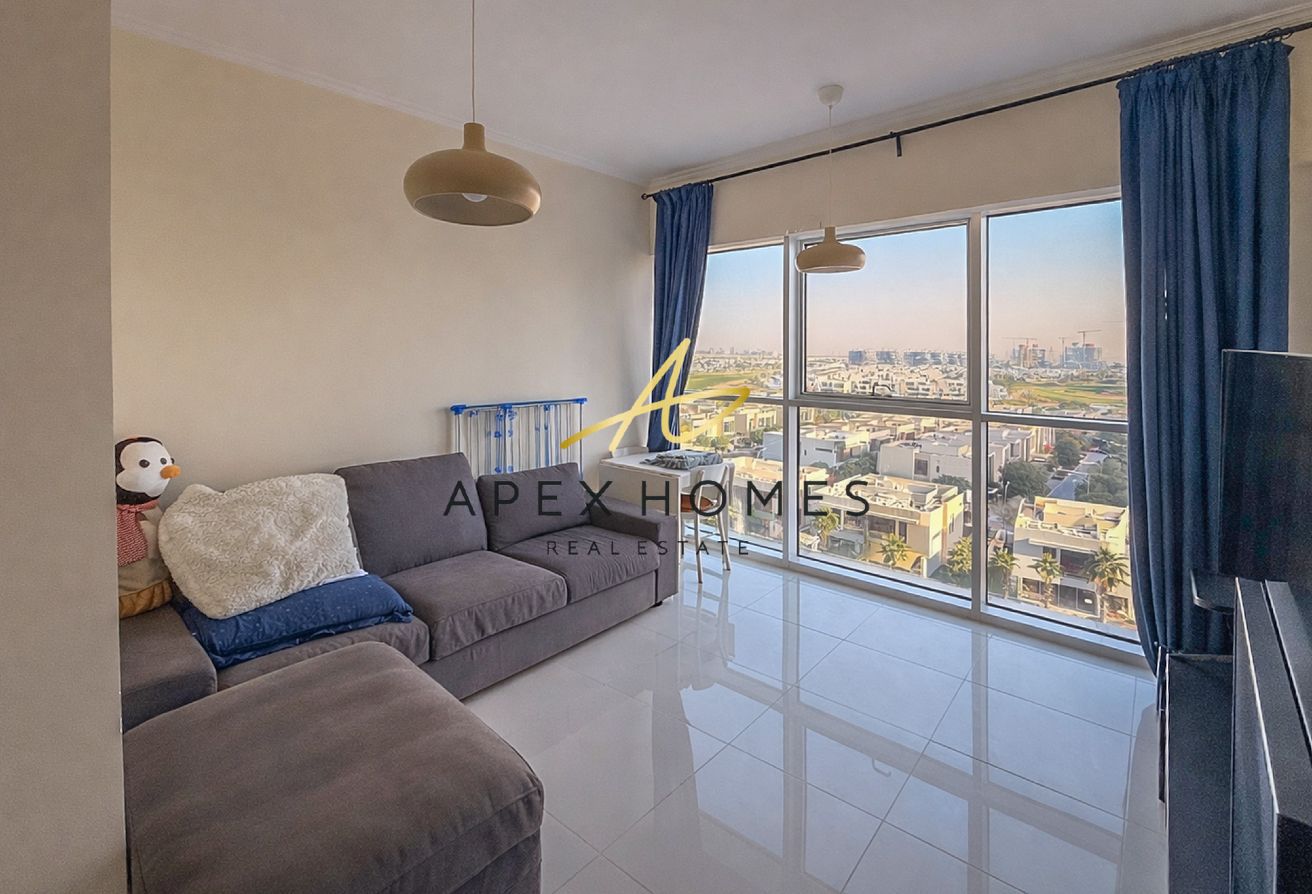 Vacant | Golf View | Spacious Living Room