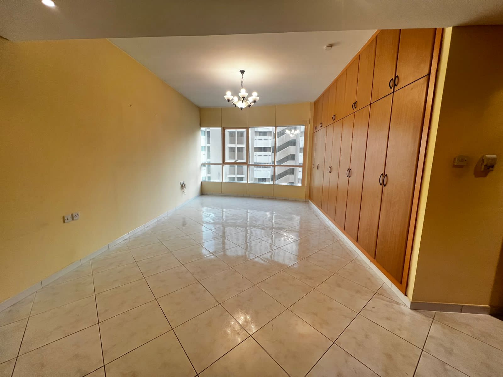 Gym, swimming pool, parking, sea view, maid's room, and lockers