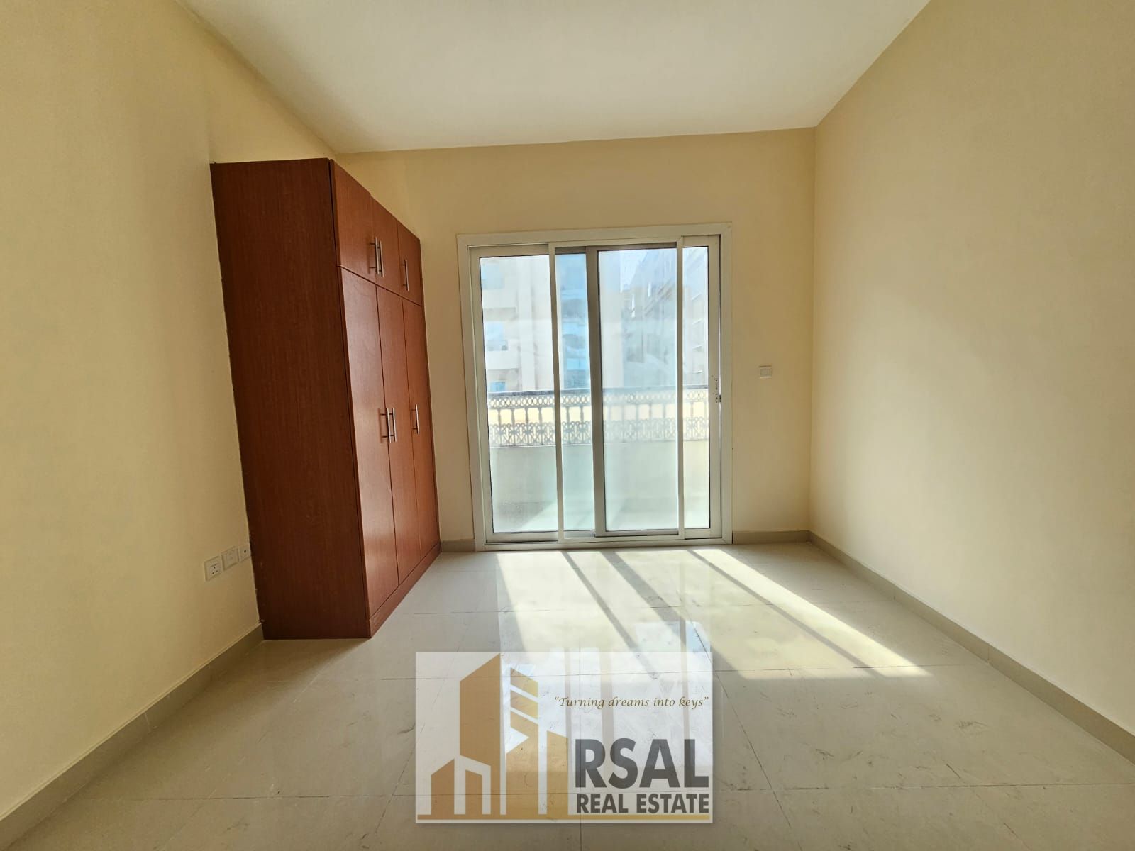 Amazing Deal || 3bhk Apartment Prime location || Easy access to Dubai ||