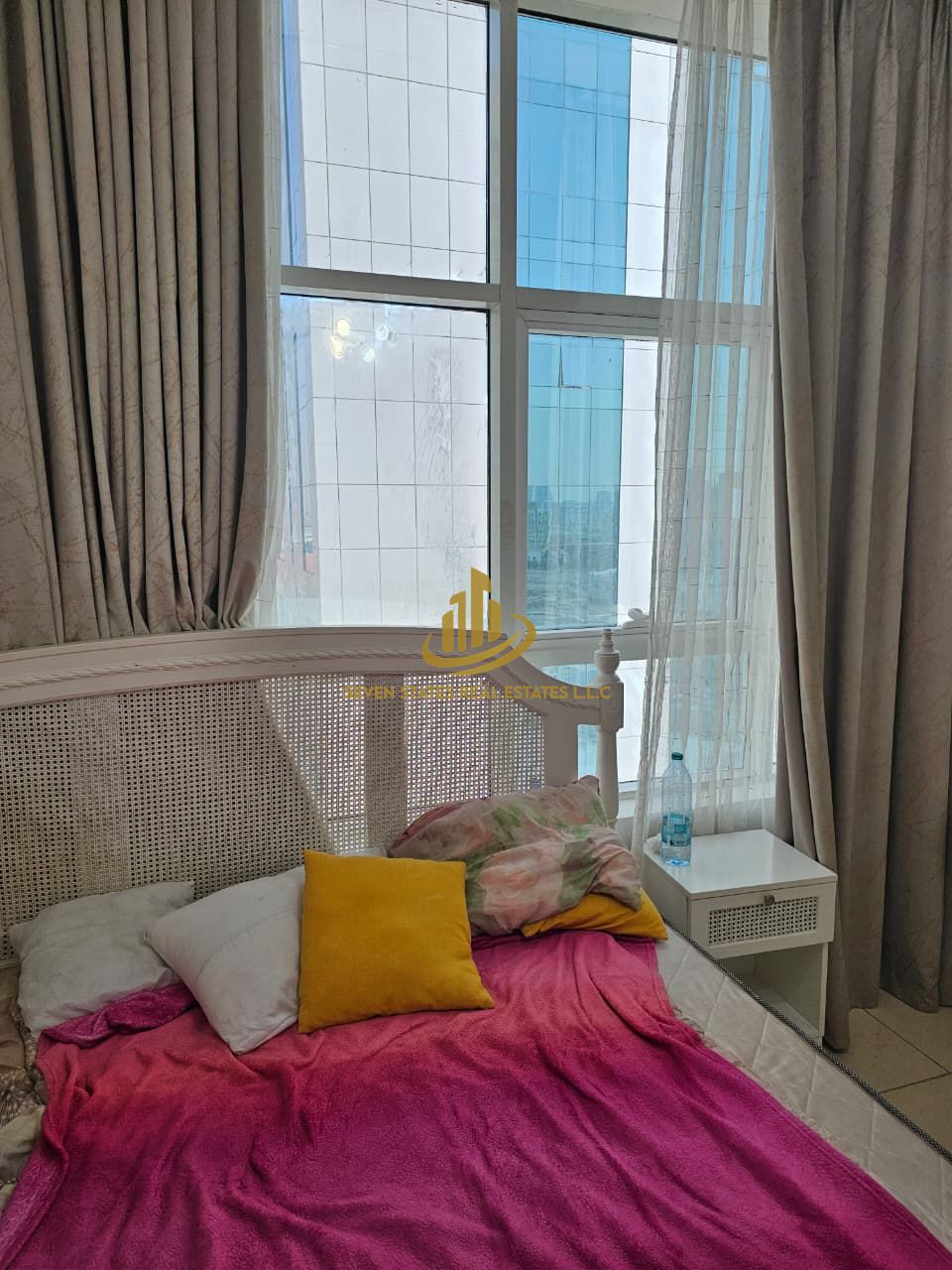 A great opportunity in Orient Towers: a one-bedroom apartment with a living room, parking, and a closed kitchen, available for monthly rent.