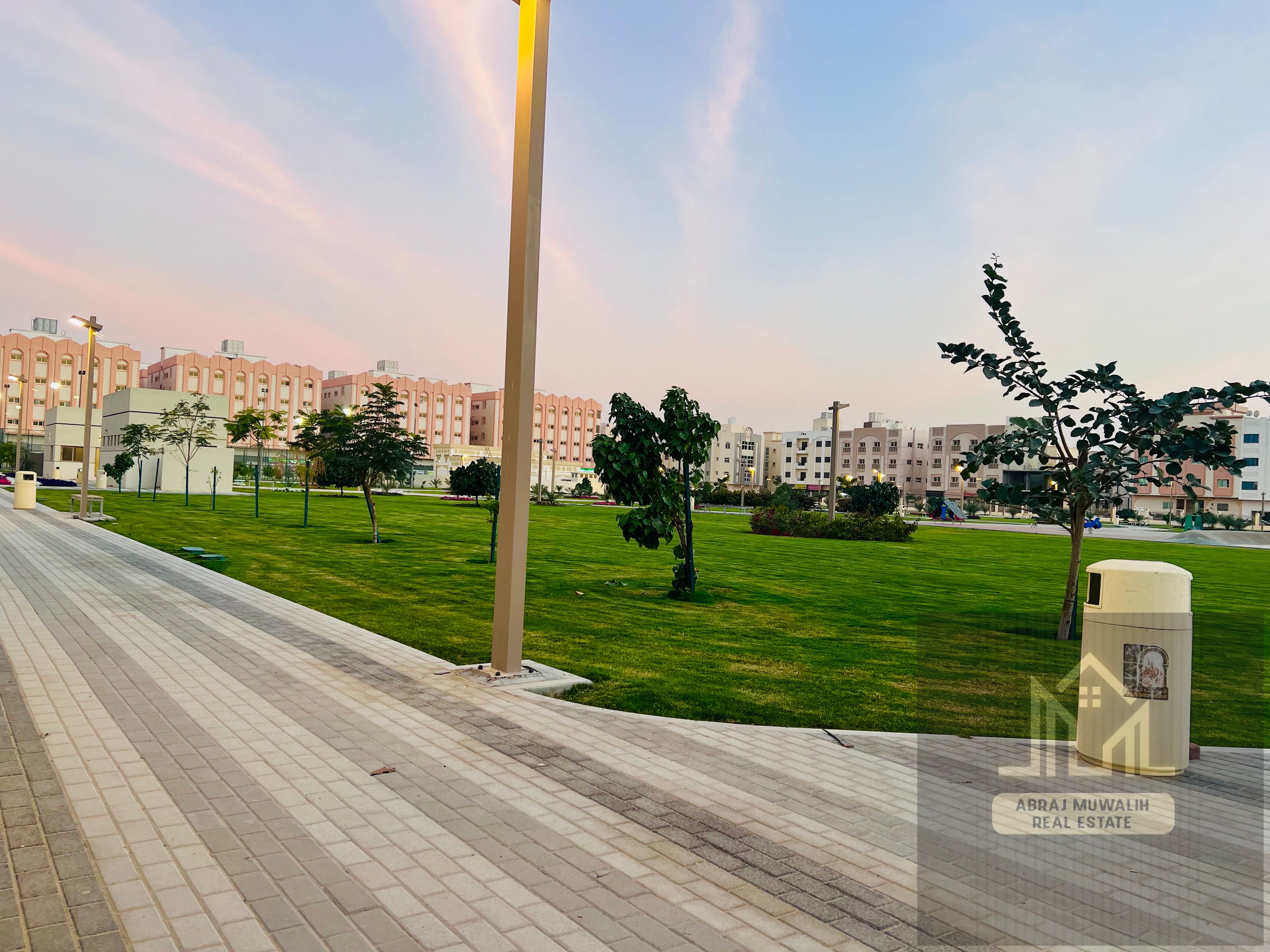 Like New Big Studio// Only Family// Close To Park & Bus Station