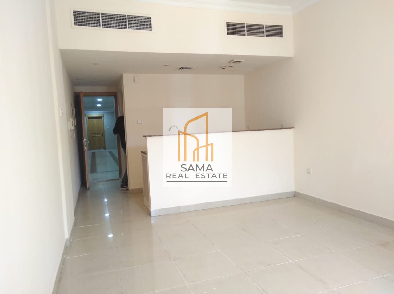 studio with wardrop only 25k in school zone