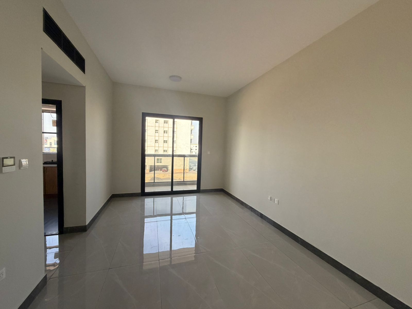 First occupancy, very high-end and distinctive price, large area with excellent layouts and a more than wonderful view