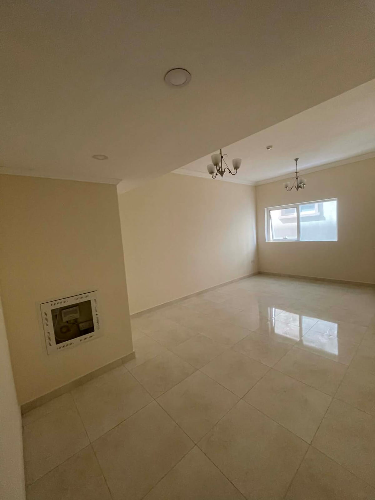 Elegant apartment for rent in Muwaileh, spacious 1BR with 2 bathrooms, modern building, prime location close to all services.