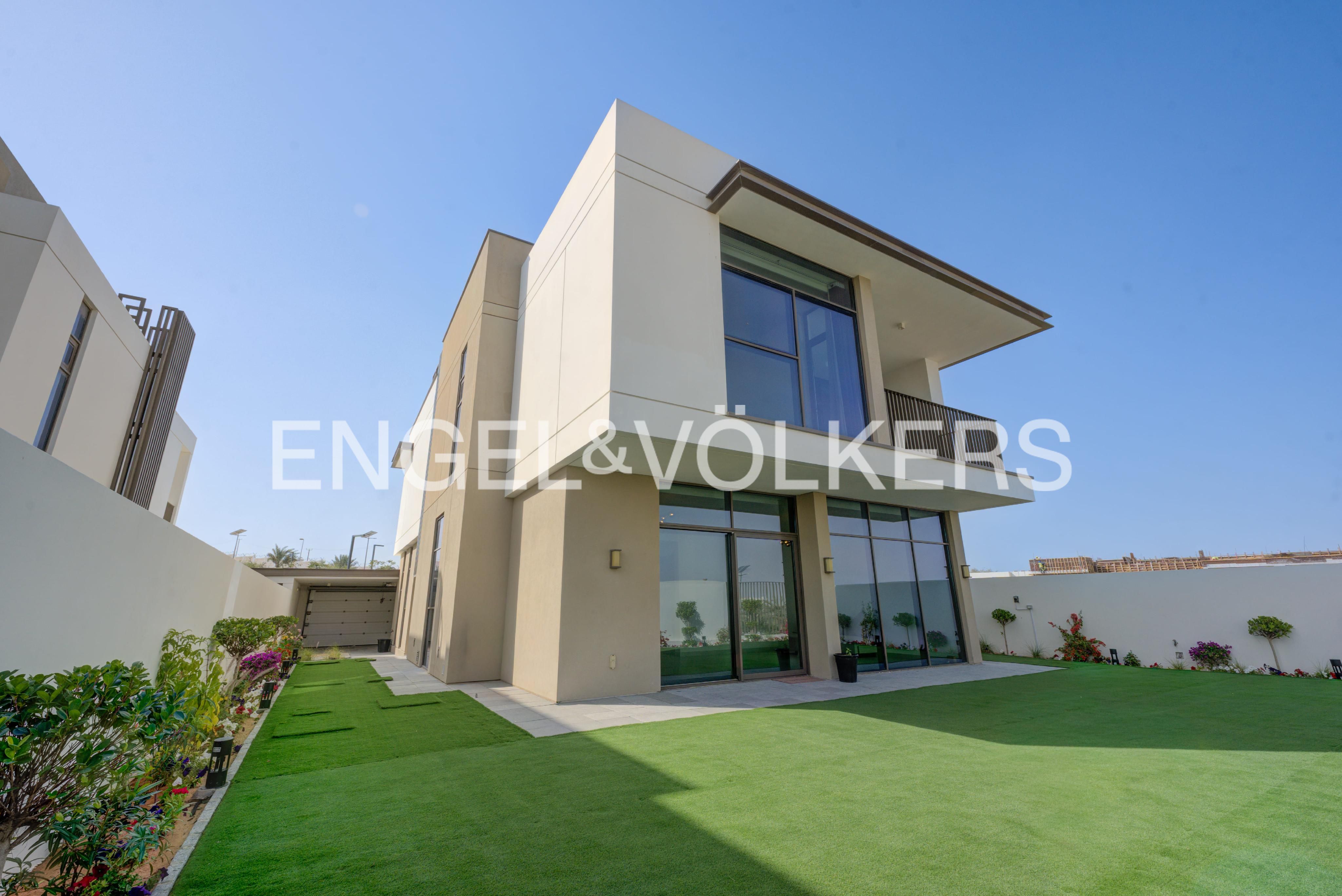 Elevated | Corner | Panoramic Skyline Views
