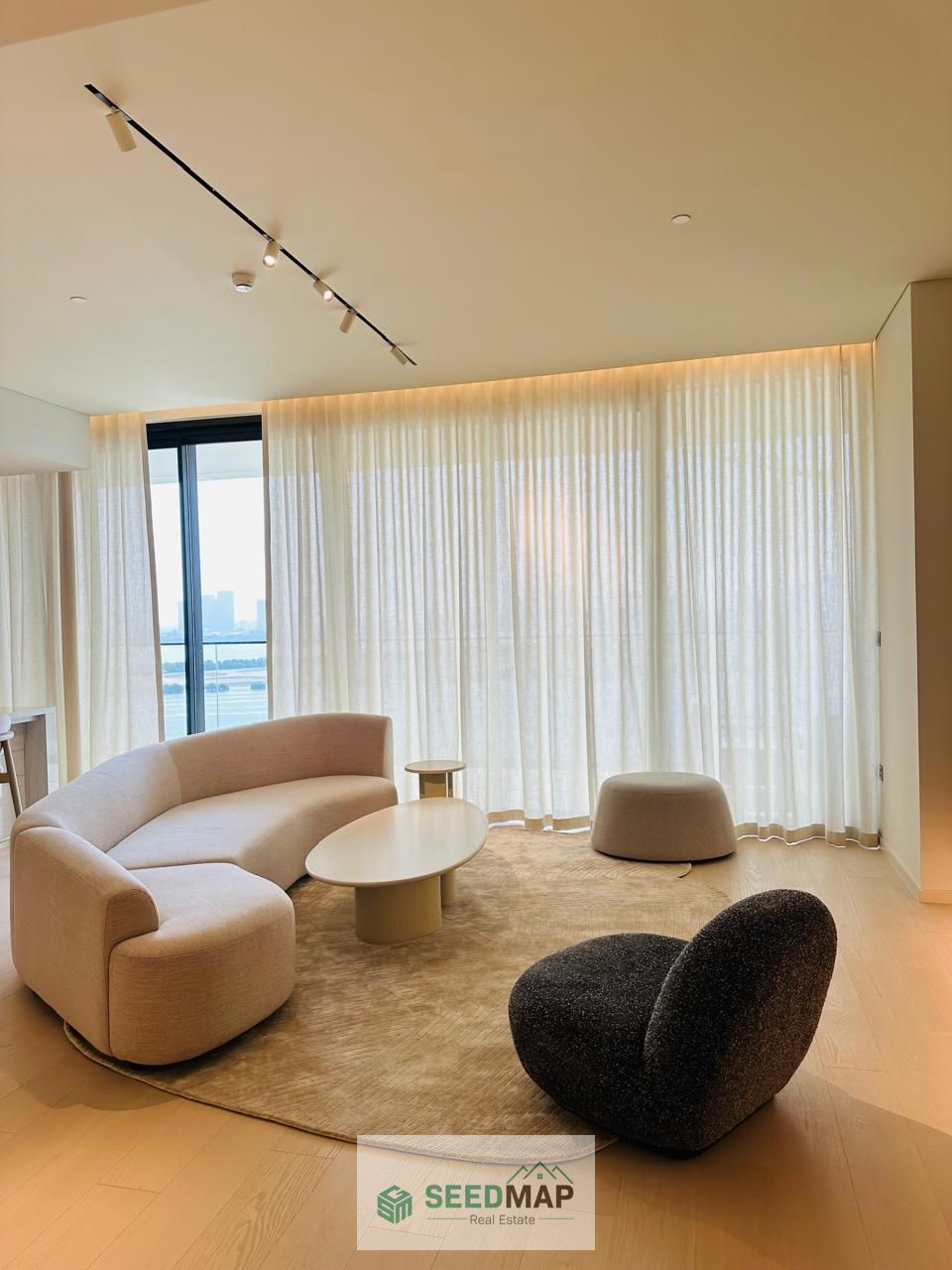 Luxury 3 BR//Full Downtown and Skyline Views //Luxury Living