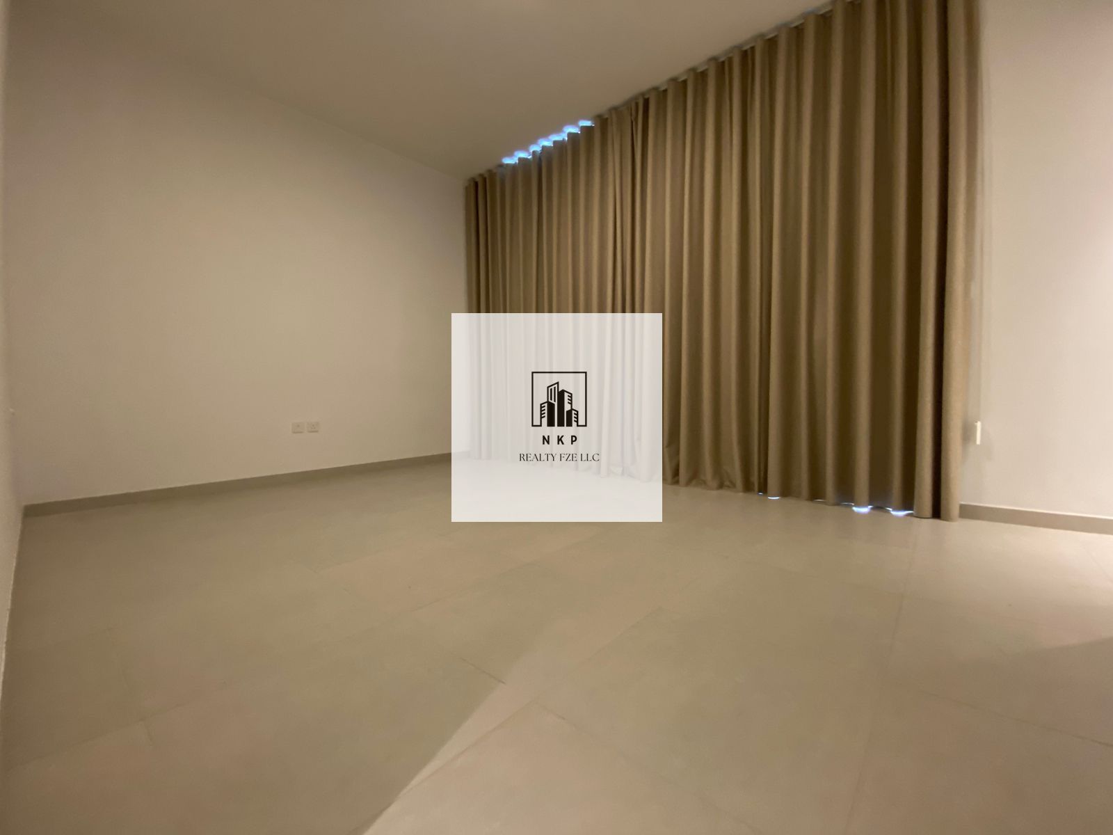 Specious luxury 3 bedroom townhouse for rent