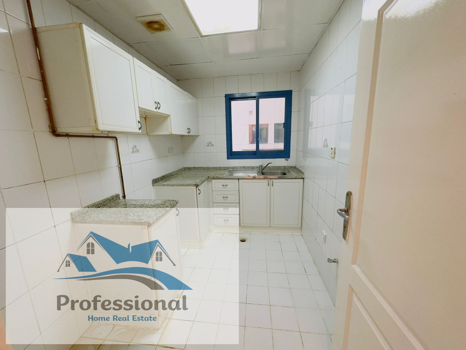 G00d HOT OFFER NICE 3BHK IN 37K NEAR TO FAMILY PARK FULL FAMILY BUILDING