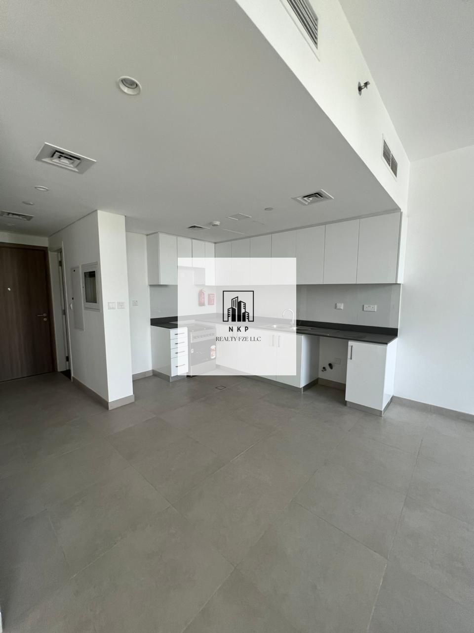 Specious luxury apartment for rent