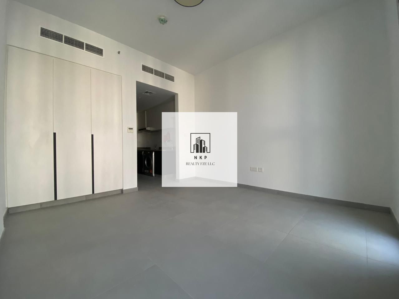 Specious luxury studio for rent