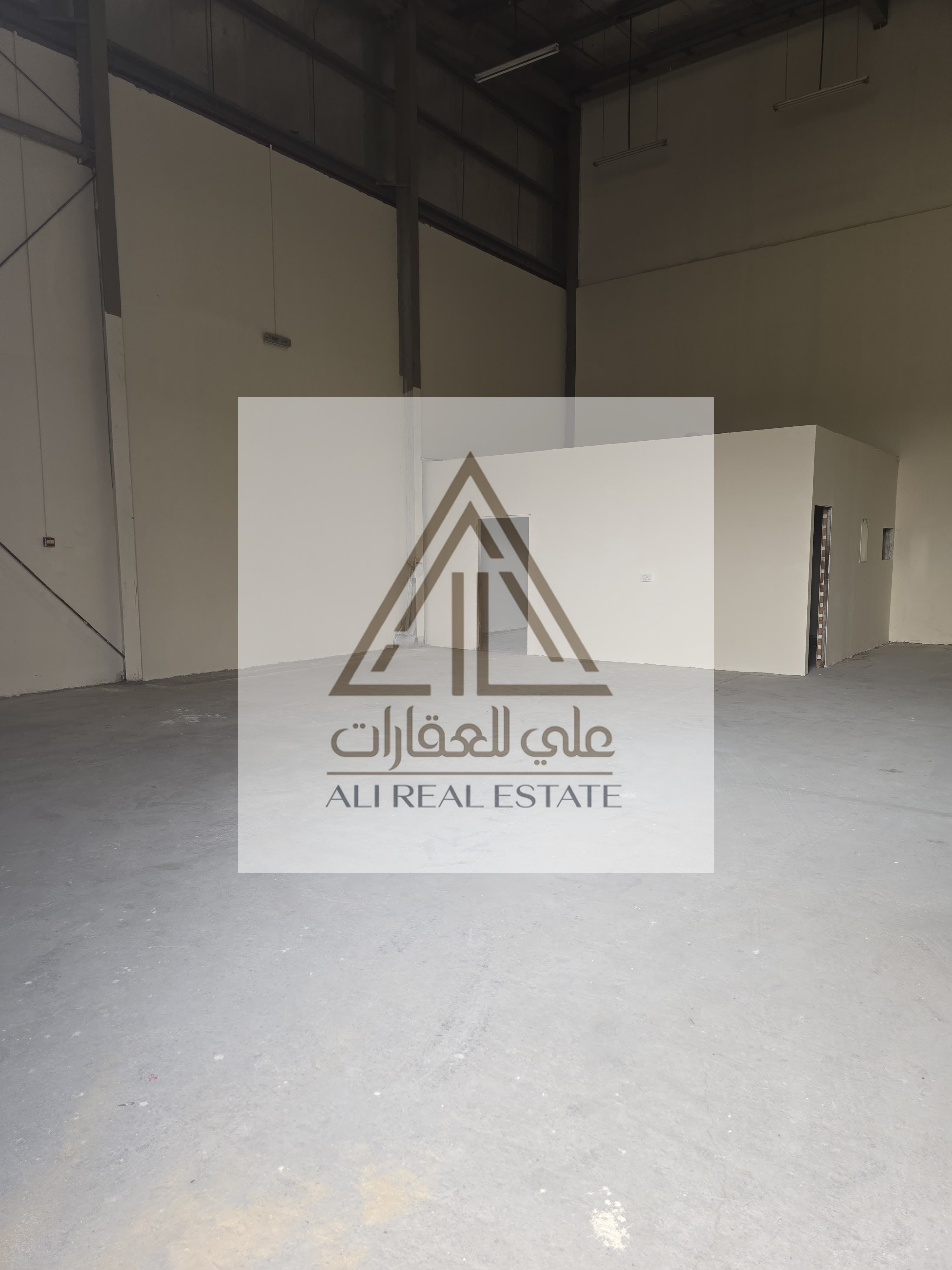 2400 sqft Warhouse/ Ready to Move in