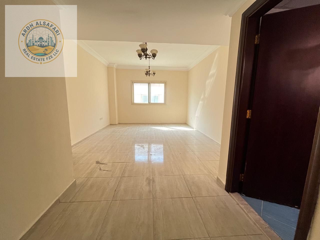 Spacious 1 bhk with covered parking also master room ready to move