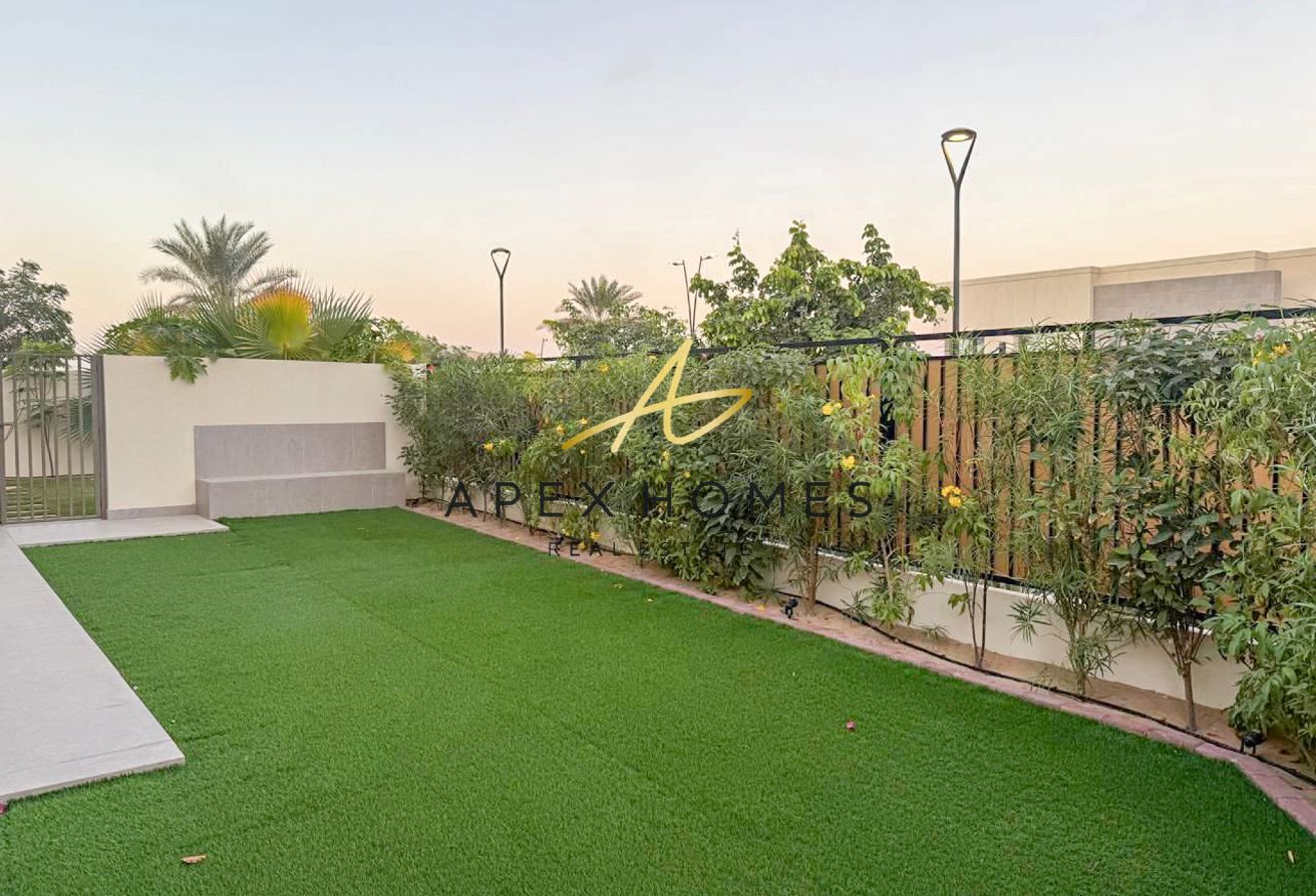 Single Row | Corner Unit | Landscaped