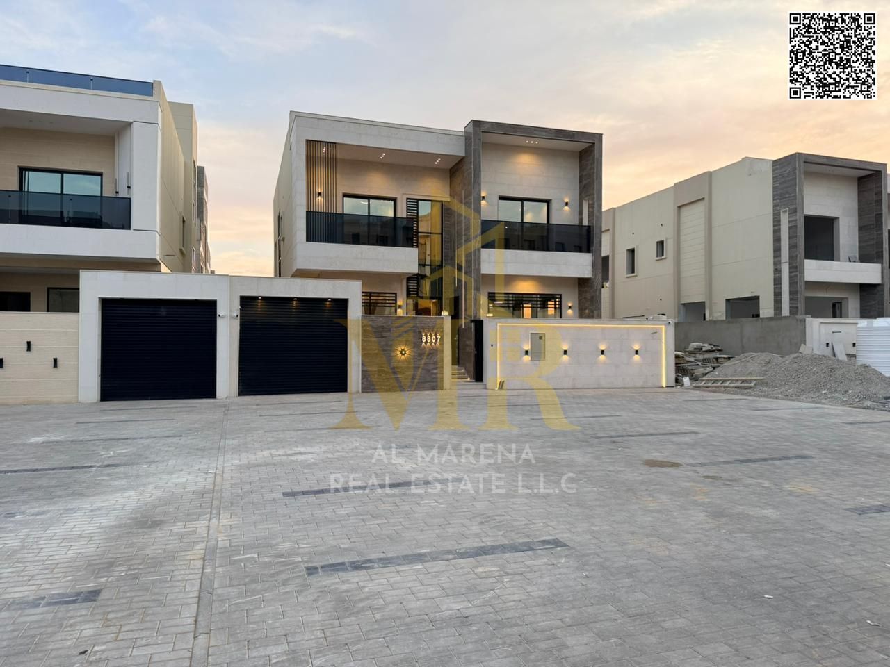 Villa for sale on a street and alley, two floors and a roof, including central air conditioning, in a location near the mosque.
