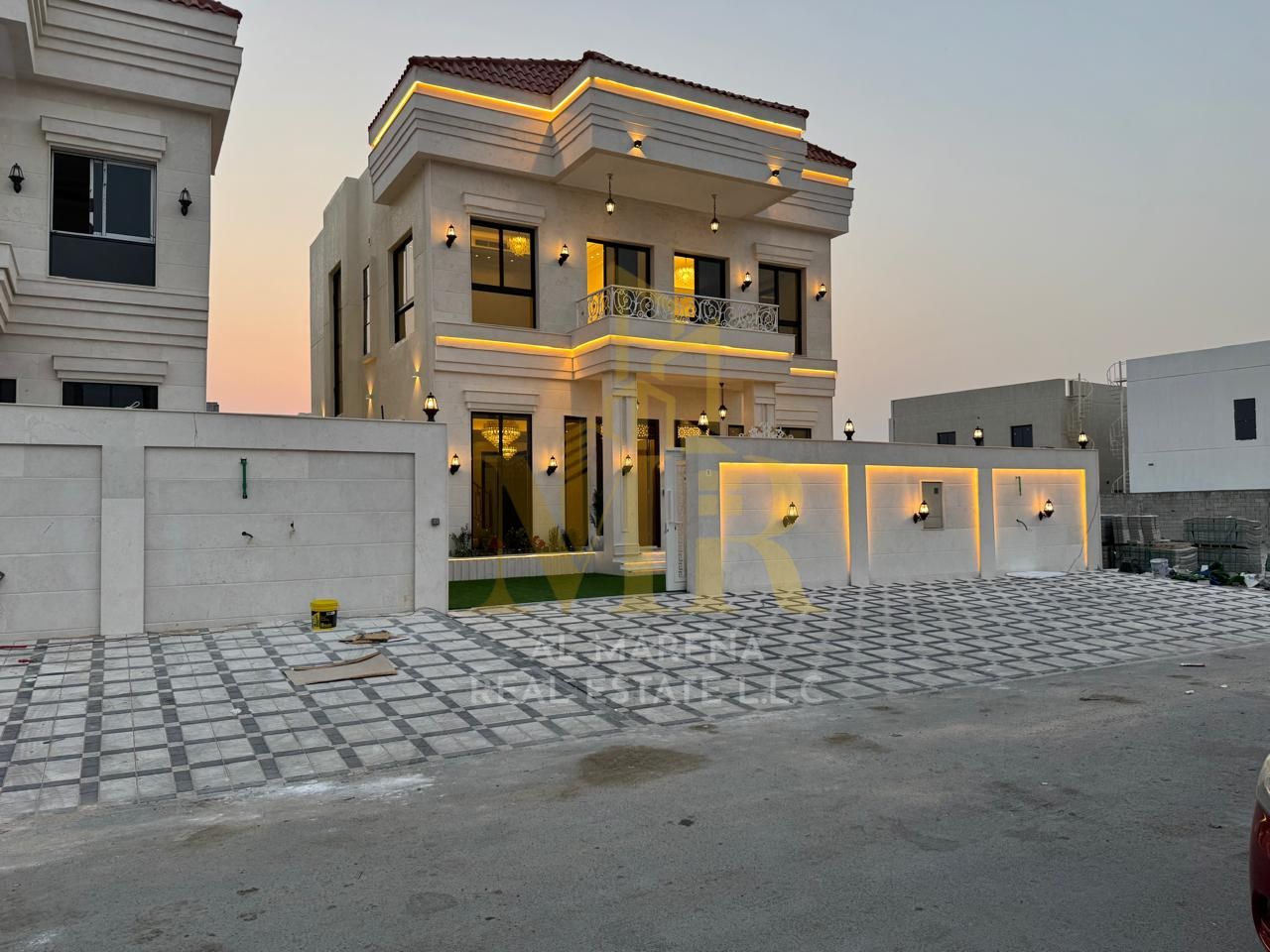 At an attractive price, including registration and ownership fees and no annual fees - freehold ownership for all nationalities in one of Ajman's most