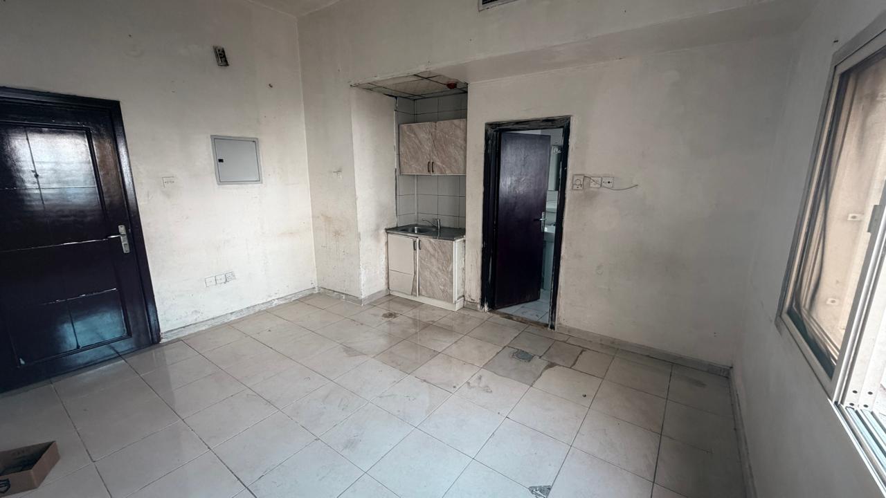 Beautiful studios at an excellent price, suitable for everyone. Excellent location with free maintenance provided by the owner.