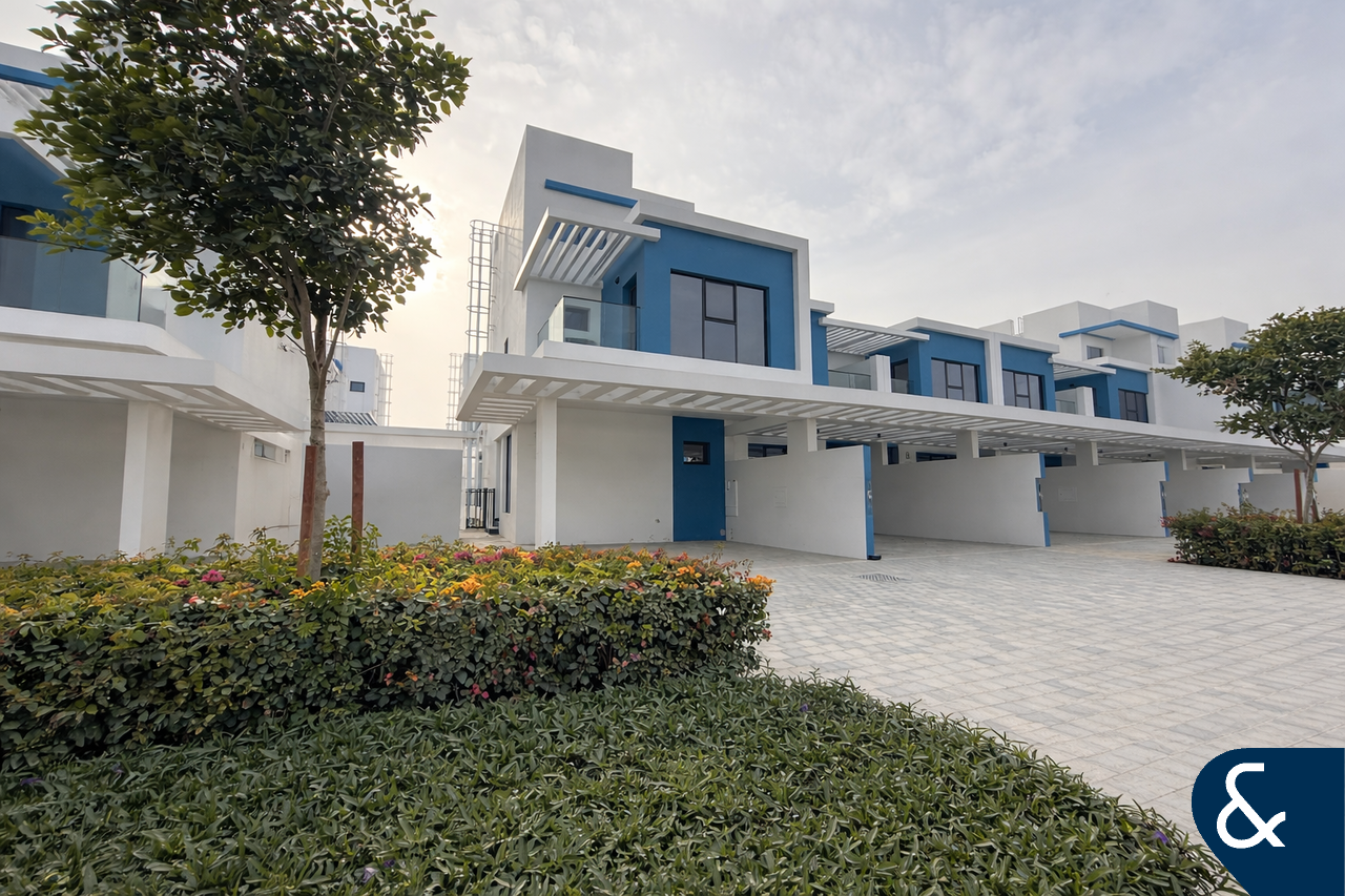 Corner Plot | 5BD + Maid | Hand Over soon