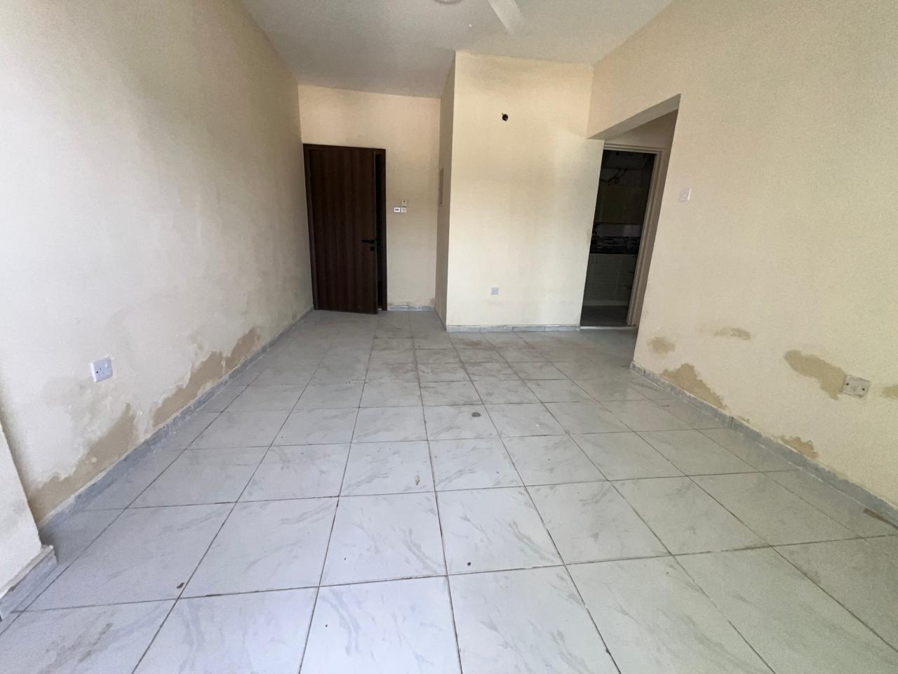 Lavish 1bhk good building near muwailah bus stop rent in just 30k