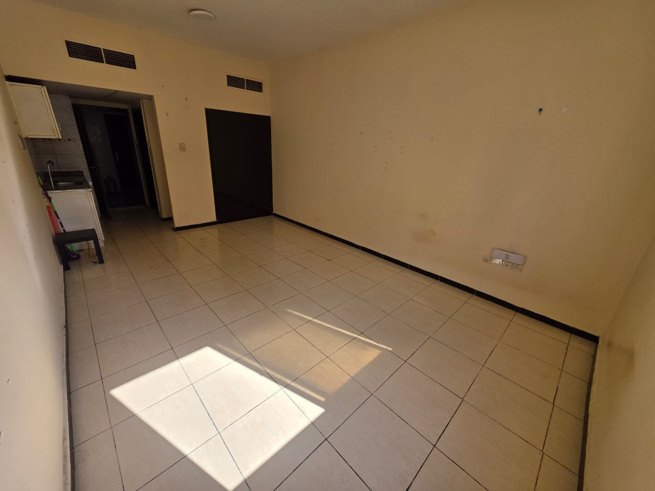 Spacious and Luxurious Studio Apartment in Al Rashidiya, Close to Grand Mall and Ajman Corniche