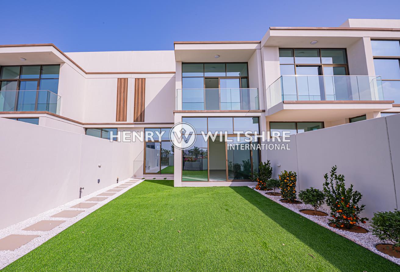 Exclusive Townhouse Living in Souk. Private garden